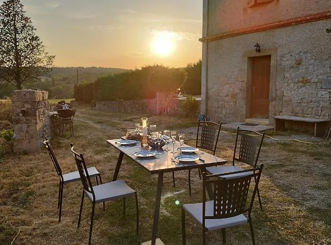 Mas Des Maries بيت للعطل